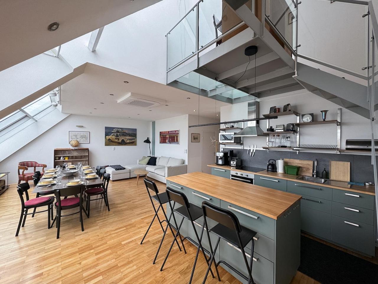 360 View Loft 3 Apartment Wina Bagian luar foto